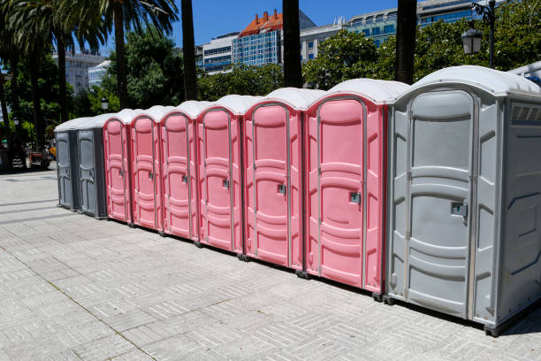 Best VIP or Luxury Restroom Trailers  in Applewood, CO